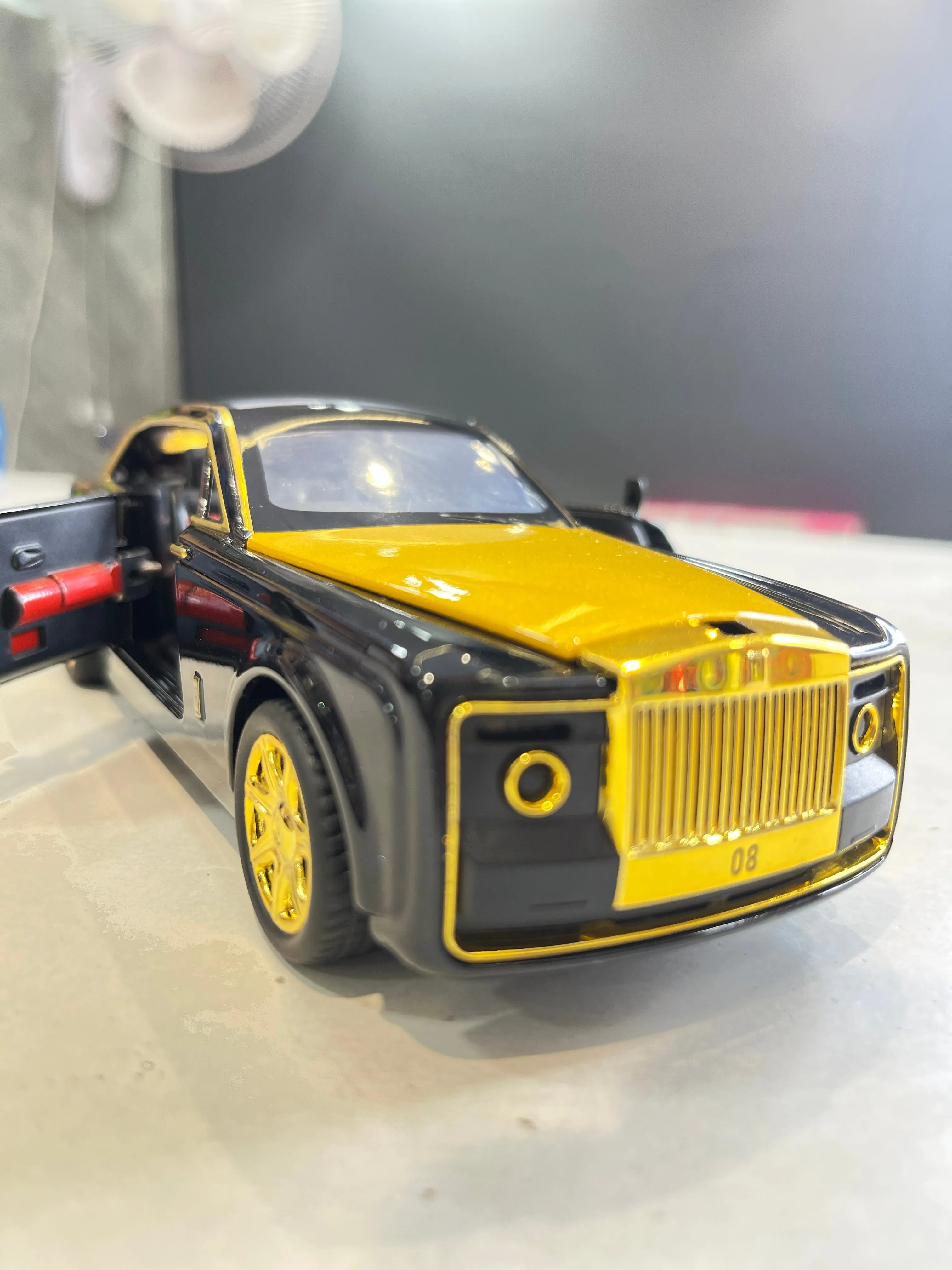 Alloy Metal Pull Back Die-cast Car Rolls Royce Tail Boat Edition - Openable door with Light & Music