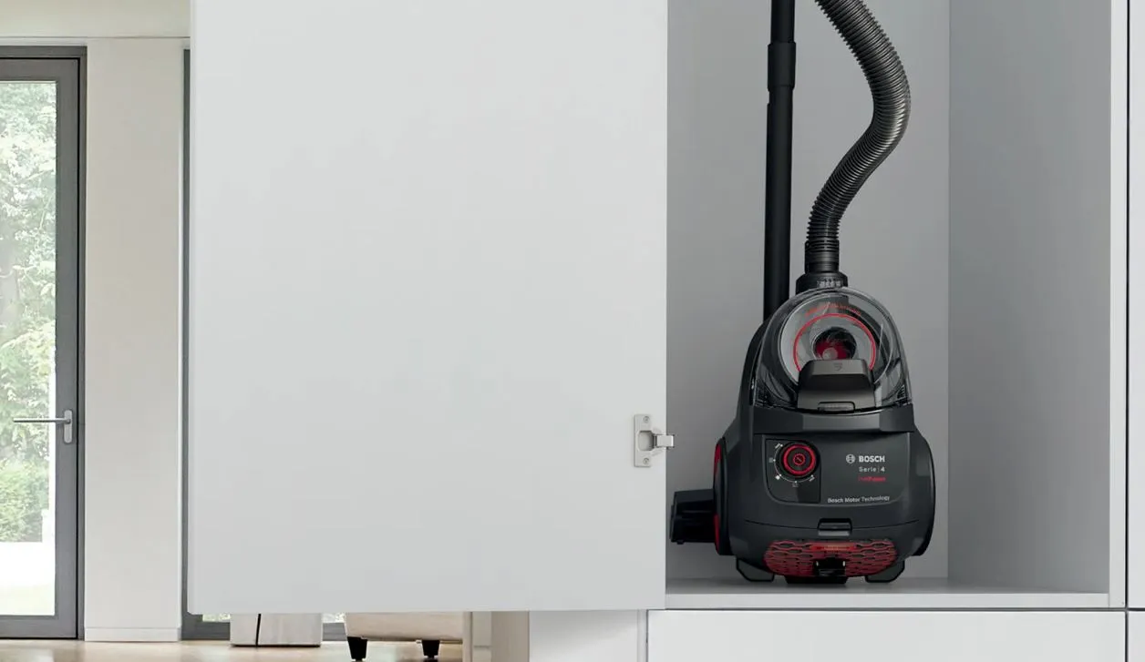 BOSCH BGS21POW2 Series 4 Bagless vacuum cleaner ProPower Black