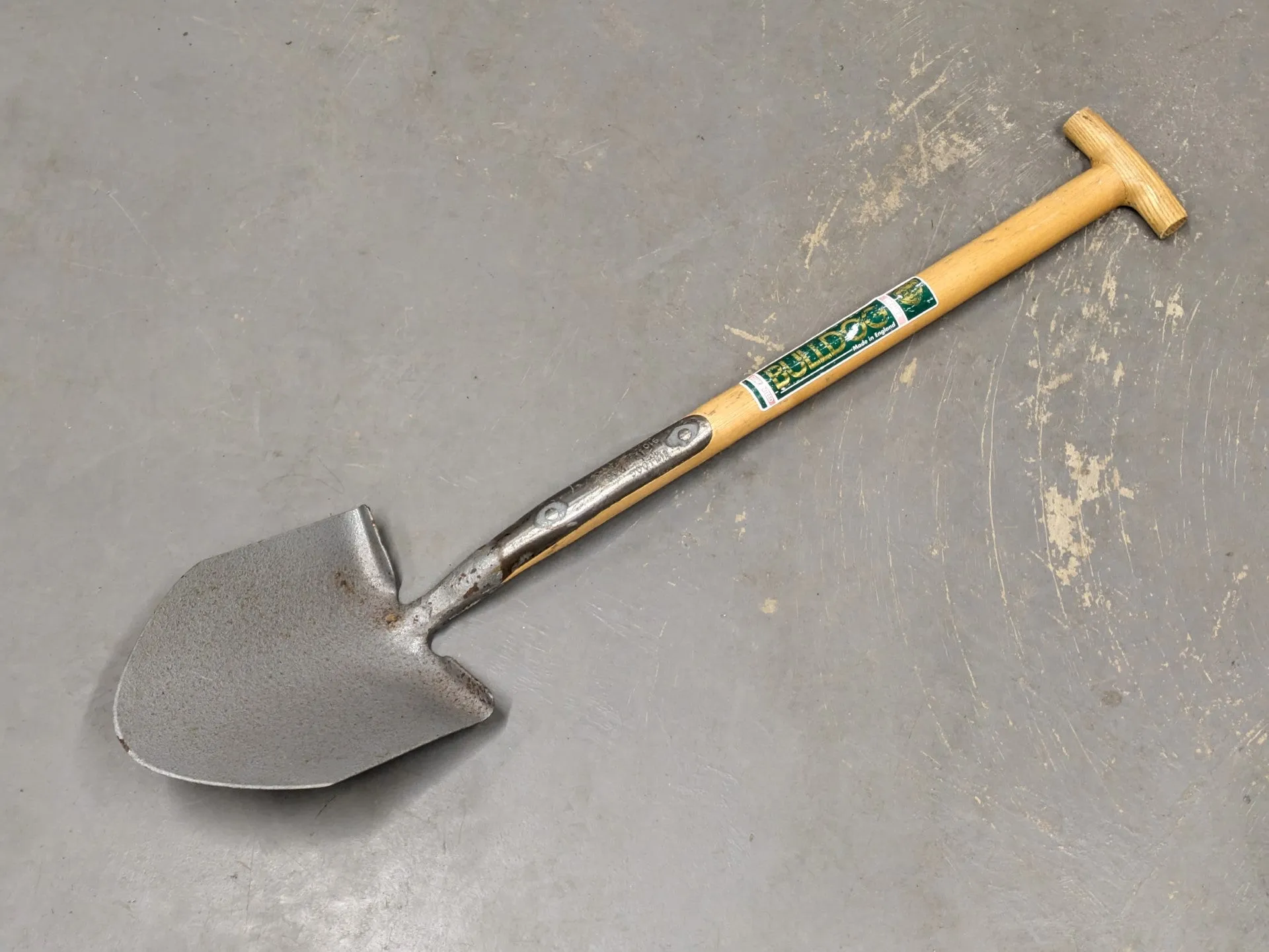 Bulldog 3 ft General Service Shovel - Dated 1996