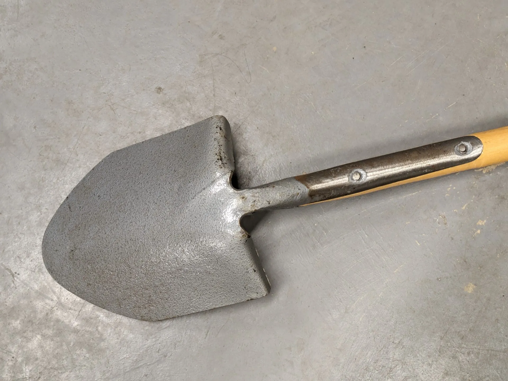 Bulldog 3 ft General Service Shovel - Dated 1996