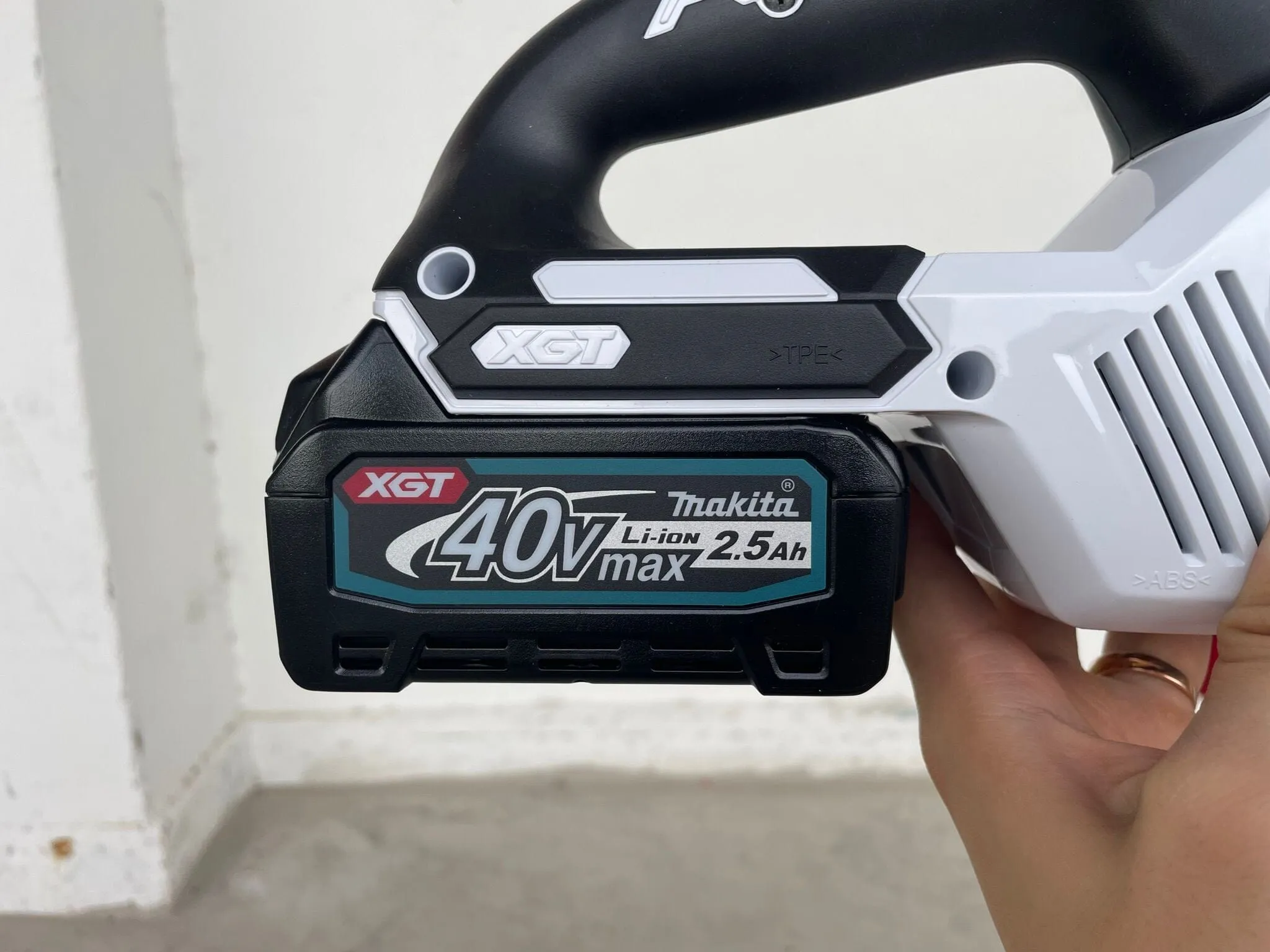 MAKITA CL002G 125W Cordless Cleaner With Fast Charger (DC40RC), 2.5Ah Battery (BL4025) | Model: M-CL002GD11