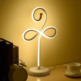 Minimalistic LED Task Lamp - Metallic Clover Design in White, Ideal for Bedroom Lighting