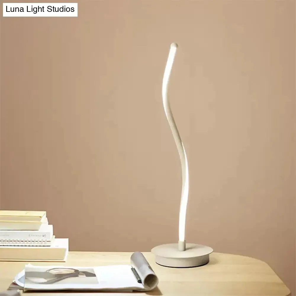 Modern LED Curved Task Light Acrylic Table Lamp in White/Black for Living Room