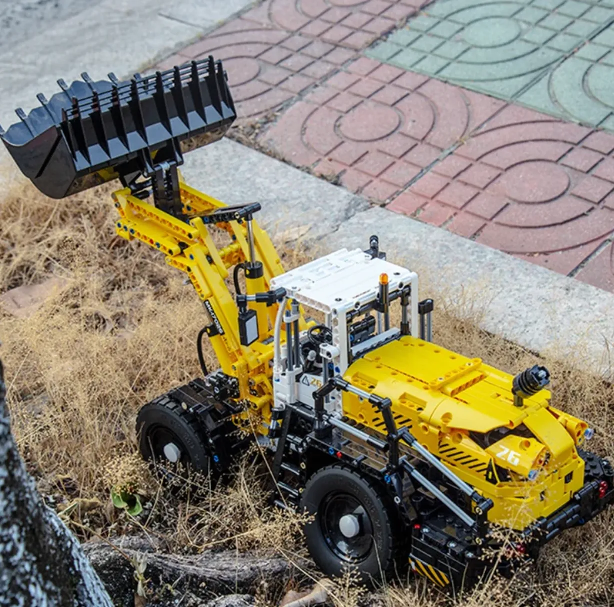 Remote Controlled Liebherr L550 Wheel Loader Brick Set